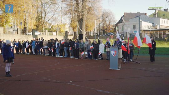 Apel z okazji obchodów Narodowego Święta Niepodległości w PSP nr 1 w Świdwinie - 07.11.2025 r