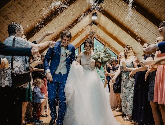 Jak zrobić wesele w stylu rustykalnym – kompletny poradnik krok po kroku