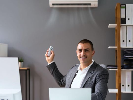 Klimatyzacja w biurze – jak poprawia komfort pracy i wydajność?
