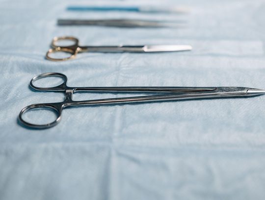 Operacja przepukliny pachwinowej w Warszawie na NFZ – diagnostyka i leczenie chirurgiczne