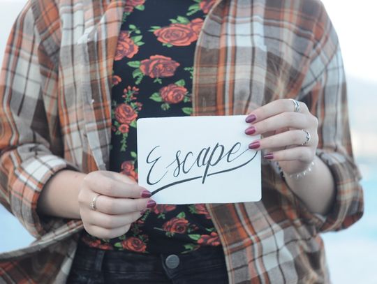 Voucher do escape roomu – pomysł na prezent, który zamienia emocje w niezapomniane wspomnienia