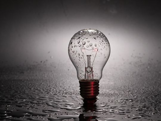 W czym doradca energetyczny pomaga firmom?