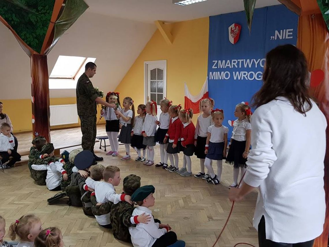 Obchody 100 rocznicy odzyskania przez Polskę niepodległości w przedszkolu nr 1 w Świdwinie