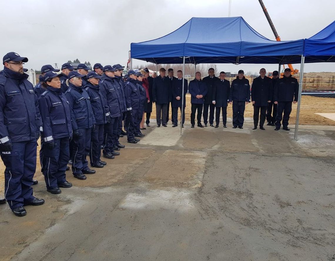Uroczystość wmurowania aktu erekcyjnego pod budowę nowej siedziby Komendy Powiatowej Policji w Świdwinie